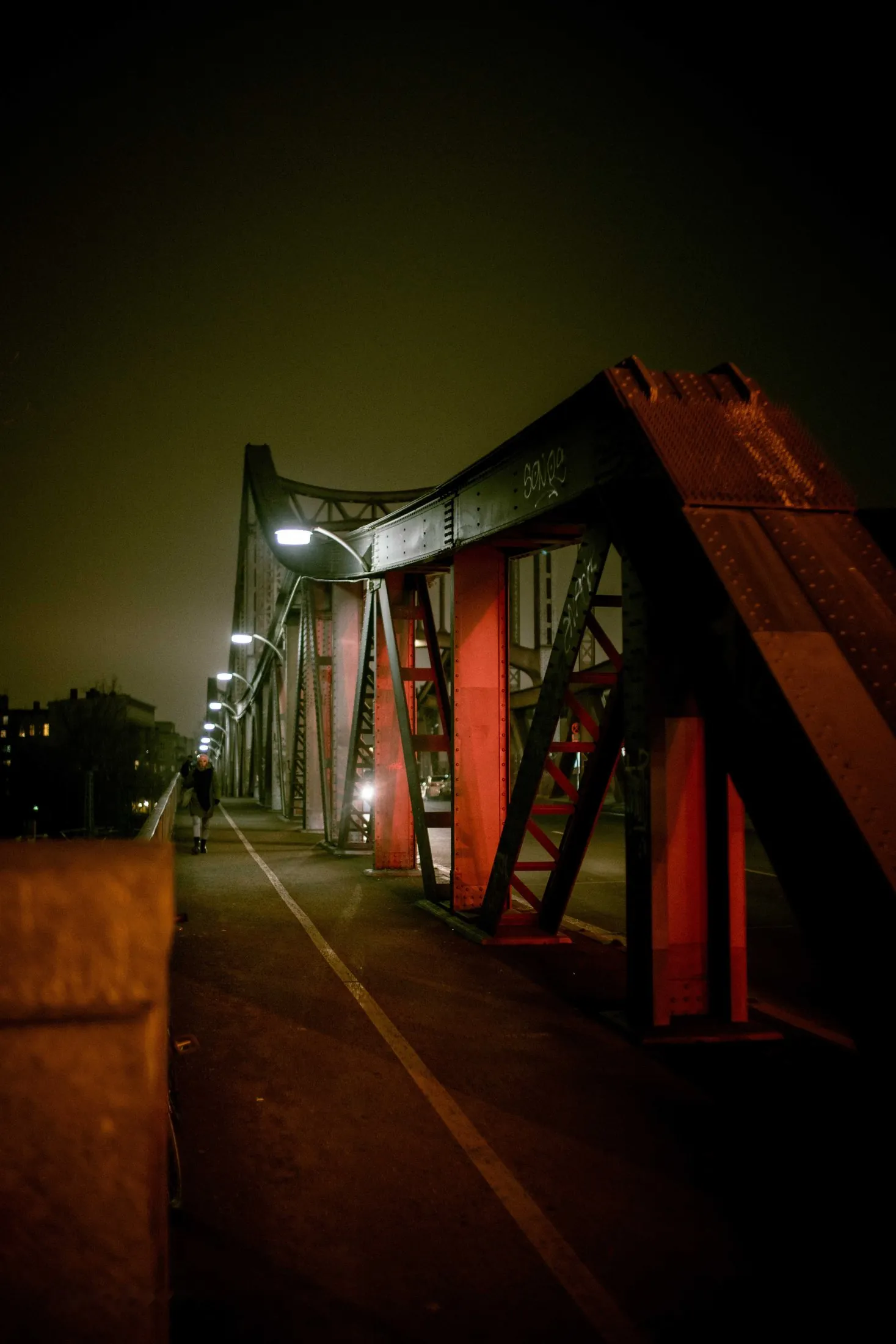 Brücke bei Nacht
